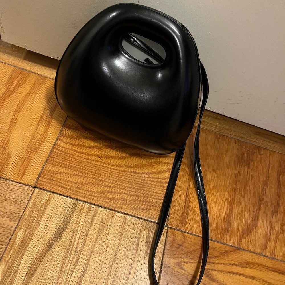 Black minimalist purse